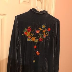 Pre-owned velvet embroidered blouse